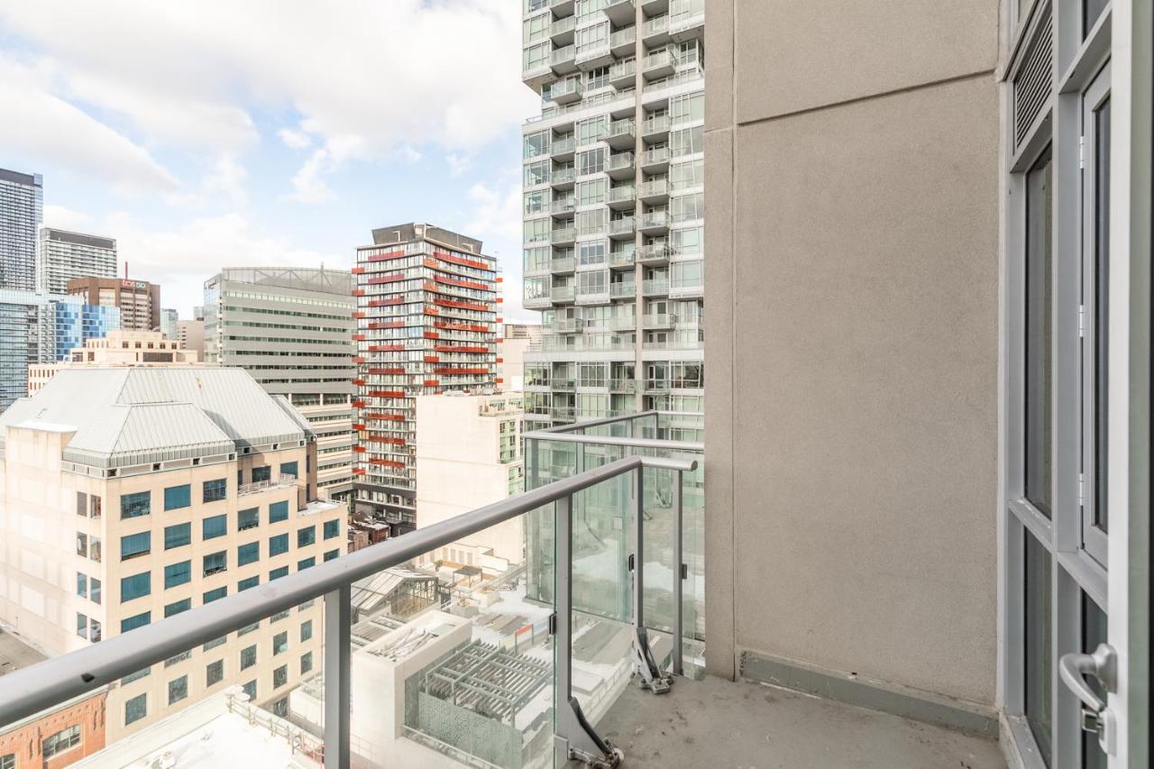 Luxury 2 Bedroom In The Heart Of Entertainment District - City Skyline View & Balcony Toronto Extérieur photo